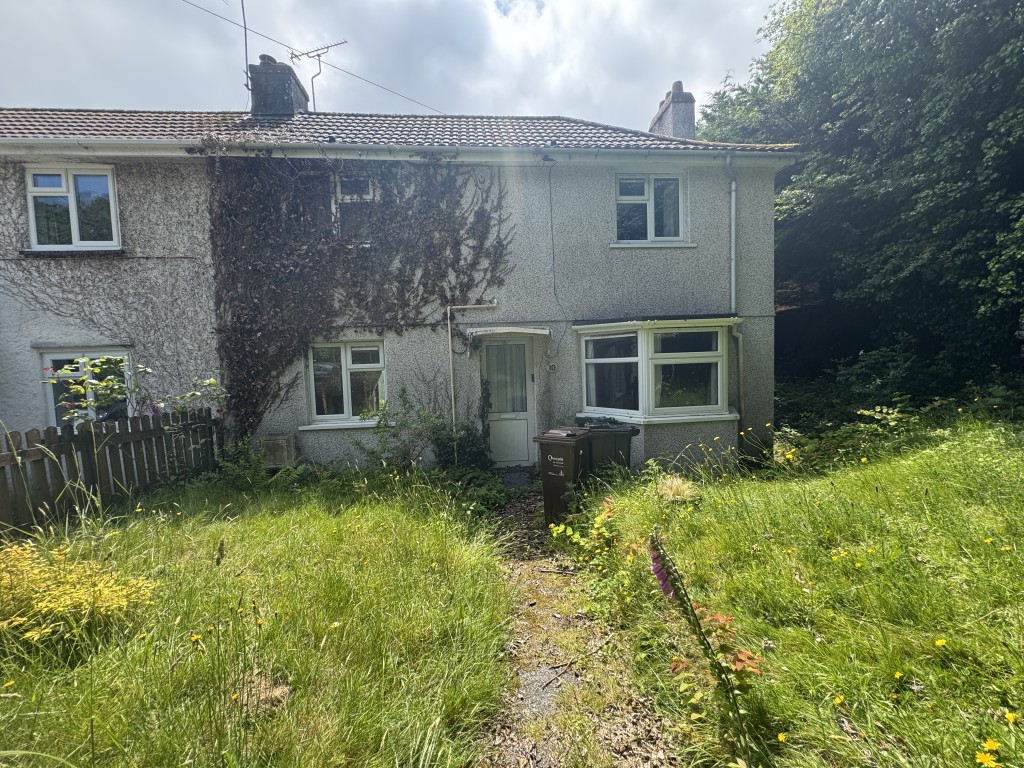 Lot: 103 - SEMI-DETACHED HOUSE FOR IMPROVEMENT - Front of the property